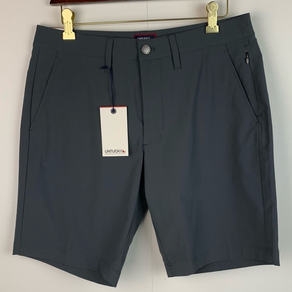 NWT UNTUCKit men’s dark gray chancellor 9" short Size 30 regular fit golf chino
